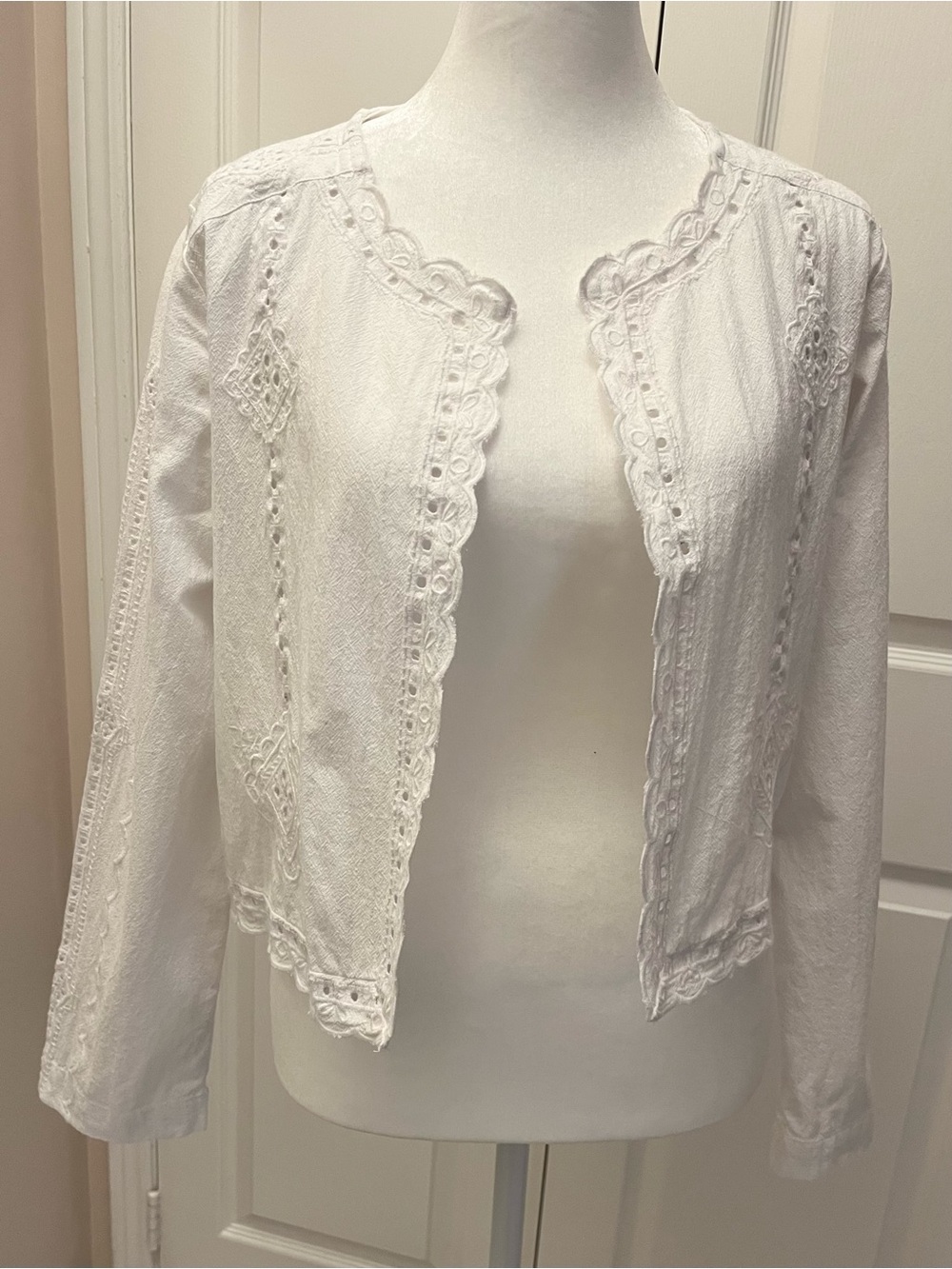 Style & Co White Eyelet Embroidered Open Front
Cropped Jacket XS